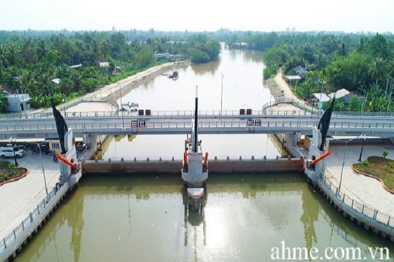 Hệ thống ngăn mặn Cống Tân Dinh 