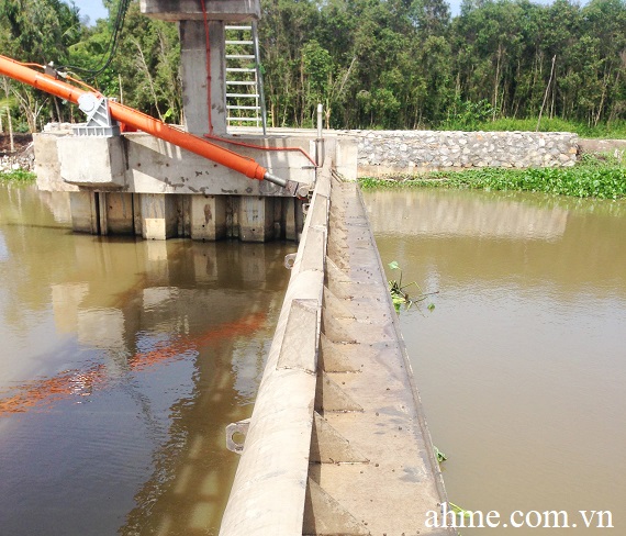 Cống ngăn mặn Hậu Giang